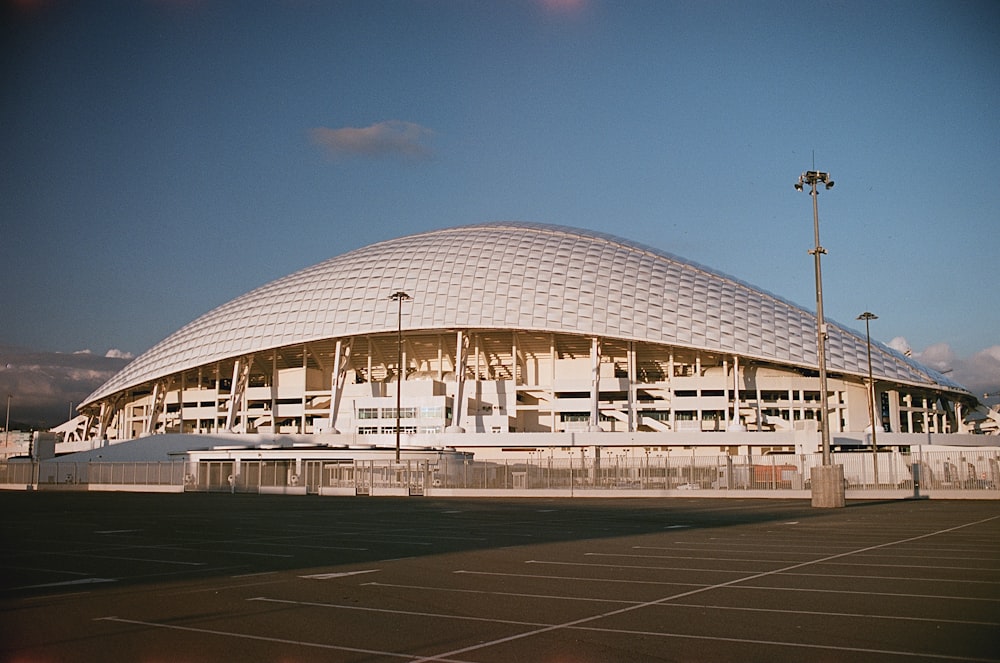 a large building with a large dome on top of it