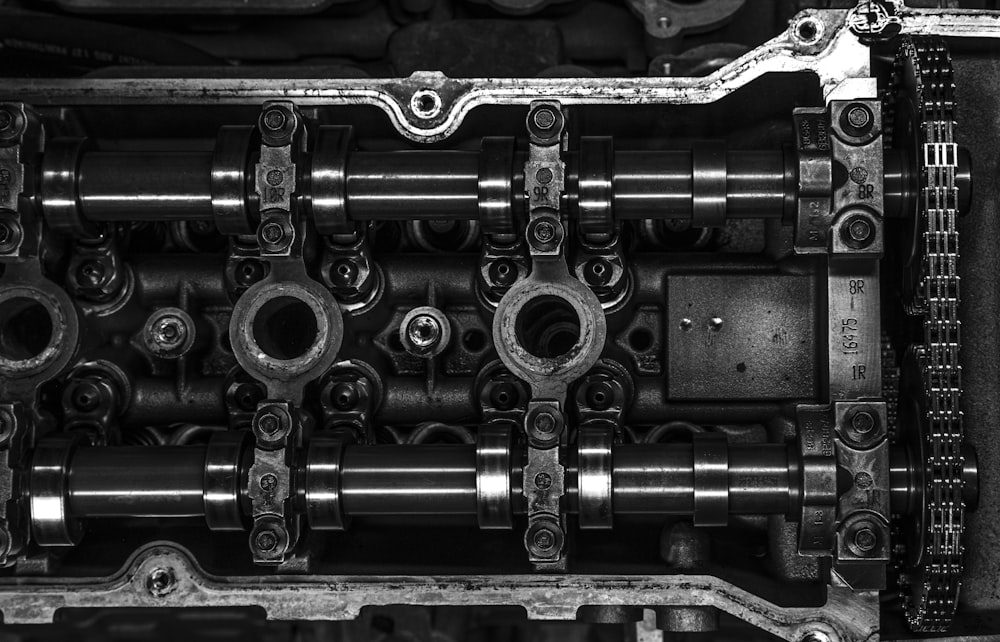 a black and white photo of an engine