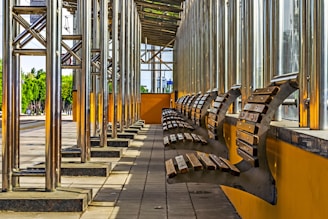 a row of benches sitting next to each other
