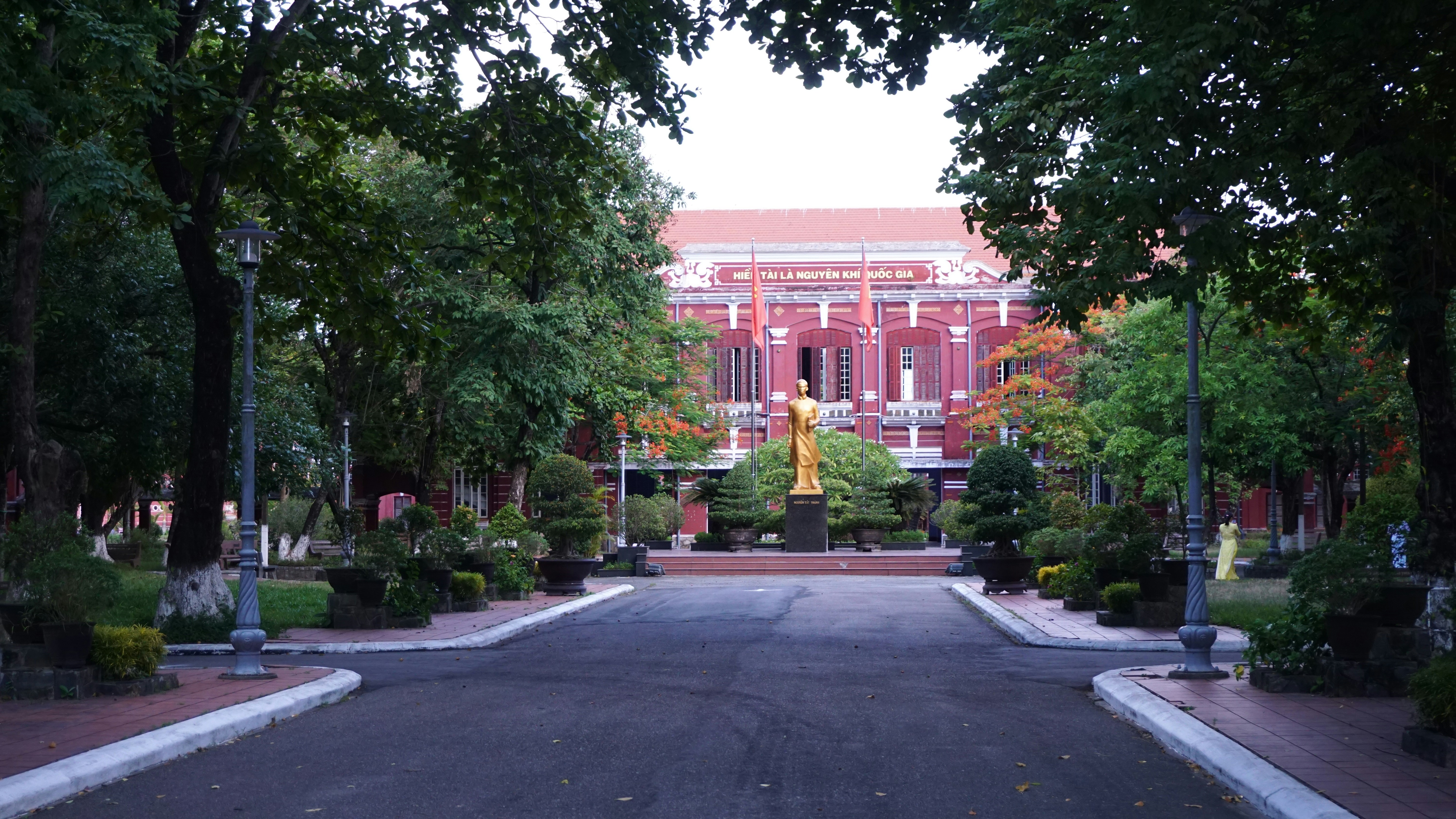 a large building with a statue in the middle of it