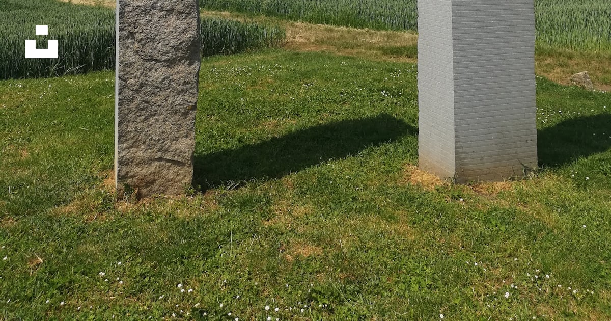 Two stone obelisk standing in a grassy field photo Free 76863 herxheim bei landau/pfalz Image Two stone obelisk standing in a grassy field photo Free 76863 herxheim bei landau/pfalz Image