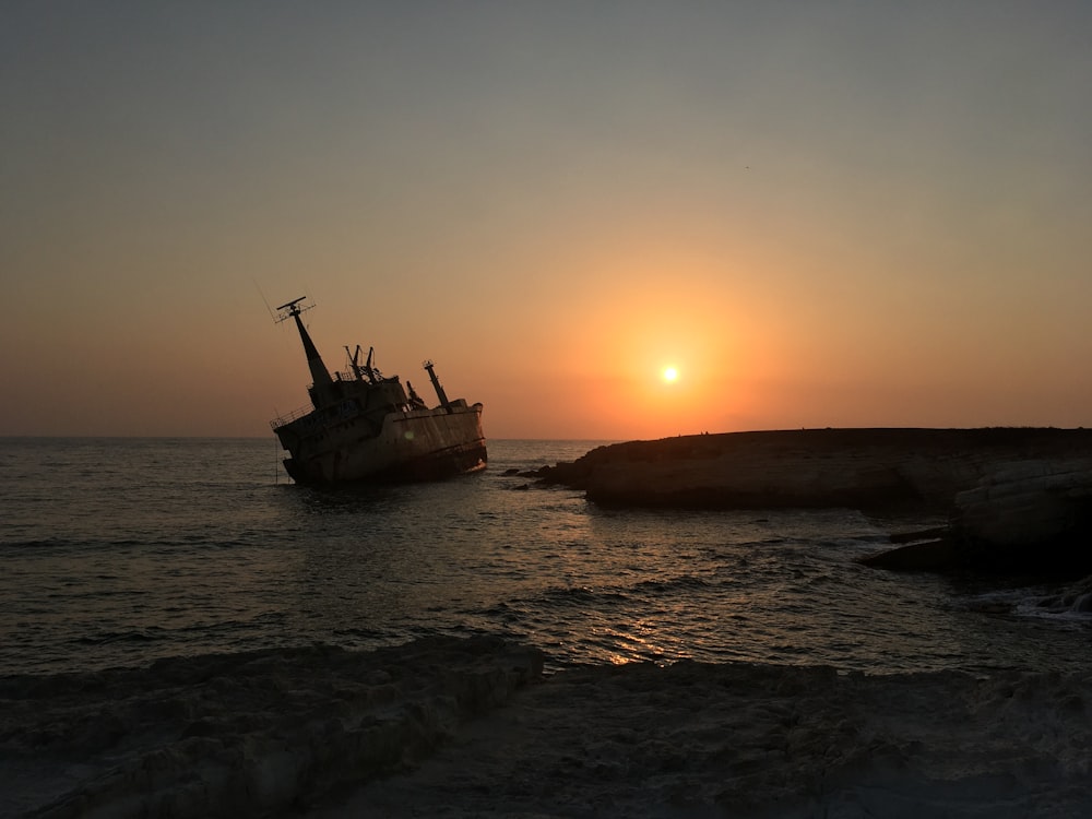 a boat that is sitting in the water