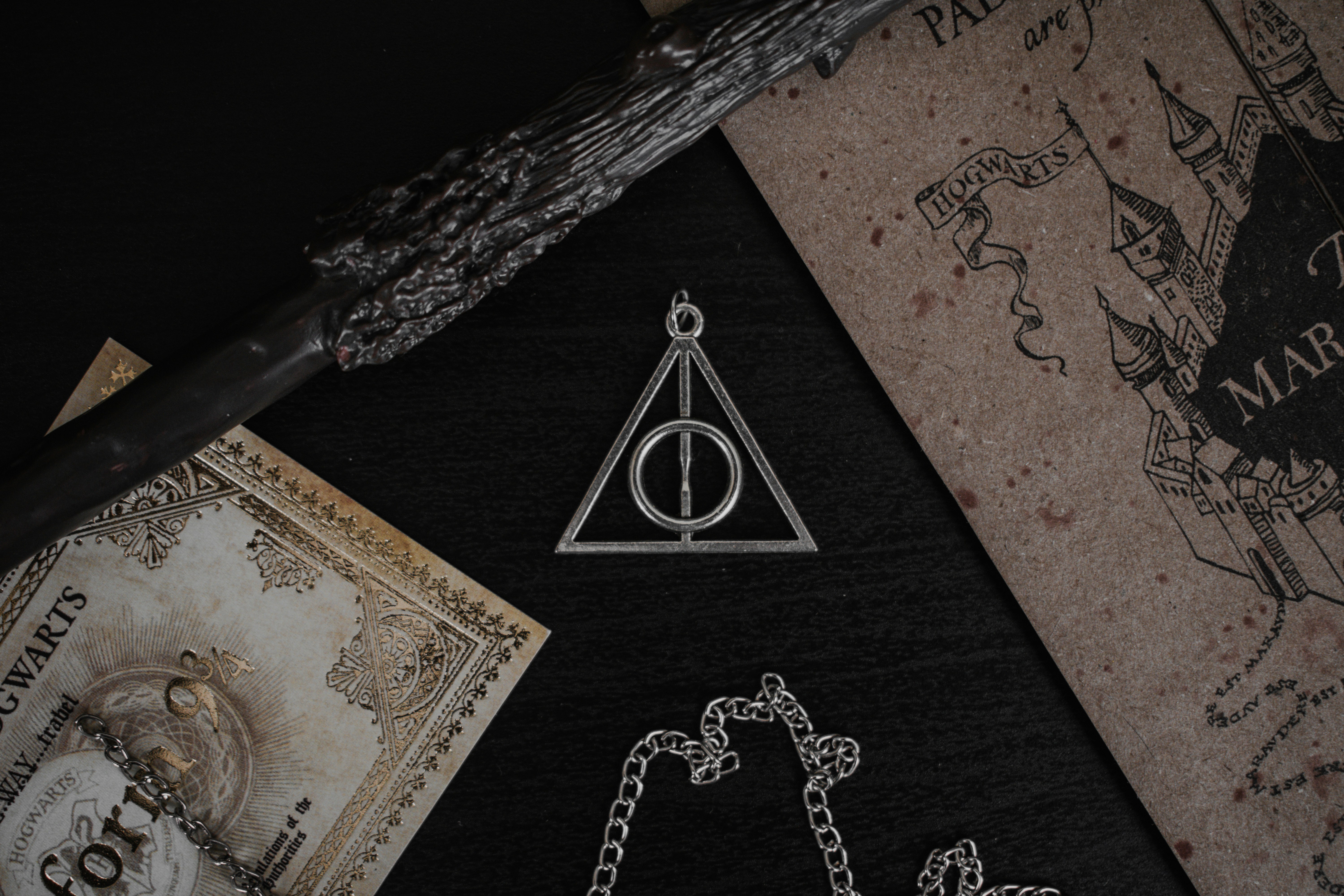a collection of harry potter related items, Harry Potter aesthetic