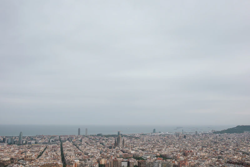 vista de Barcelona desde una colina