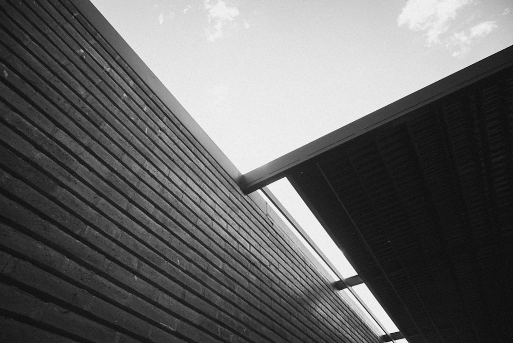 a black and white photo of a building