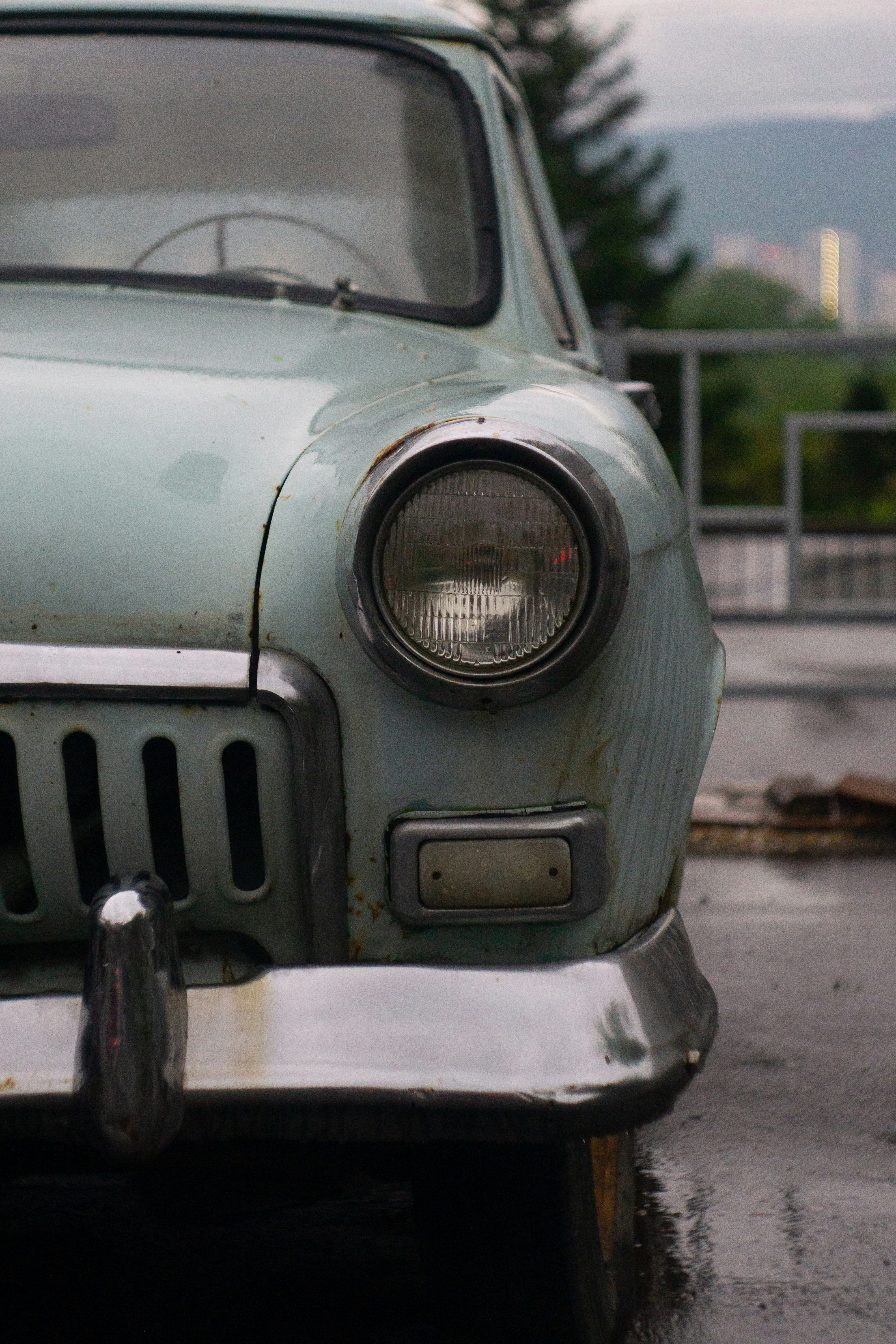an old car is parked on the side of the road