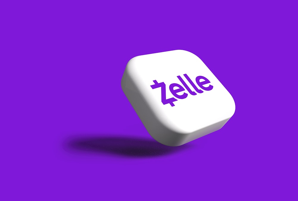 Zelle이라는 단어가 적힌 흰색 주사위