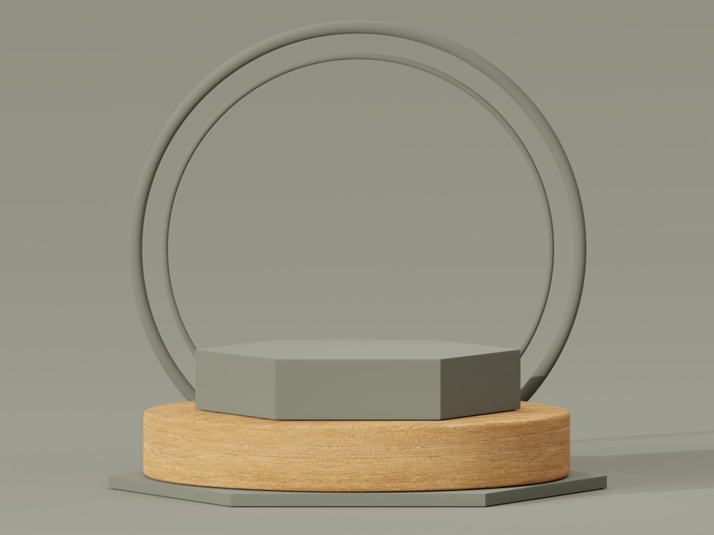 um objeto redondo com uma base de madeira em um fundo cinza