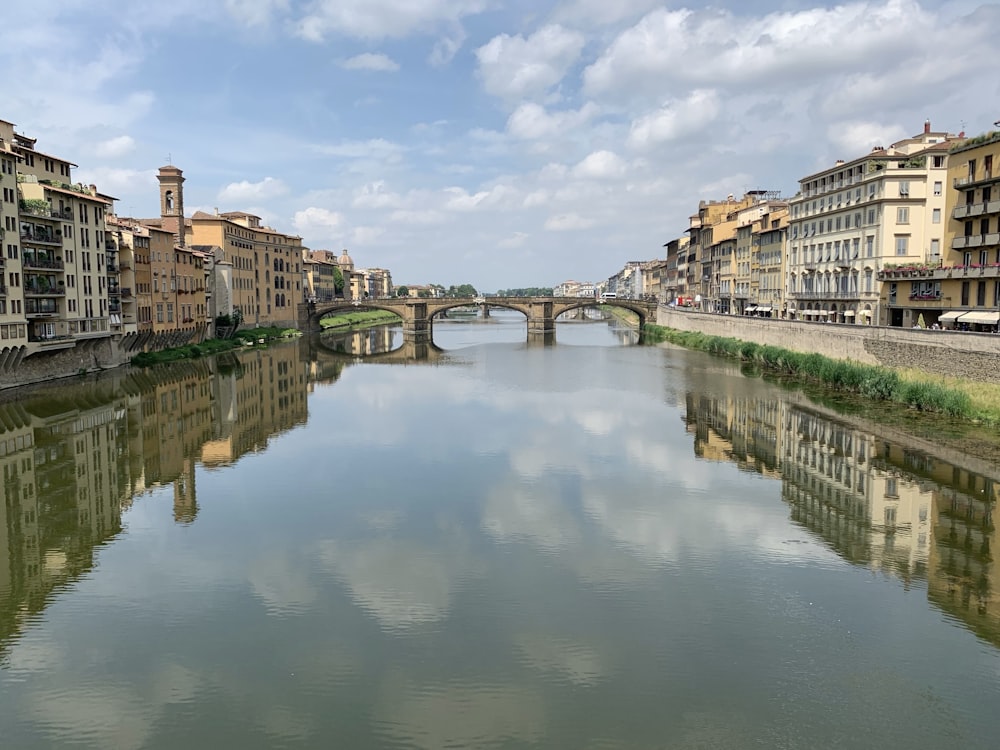 A river running through a city next to tall buildings photo – Free Florence  Image on Unsplash