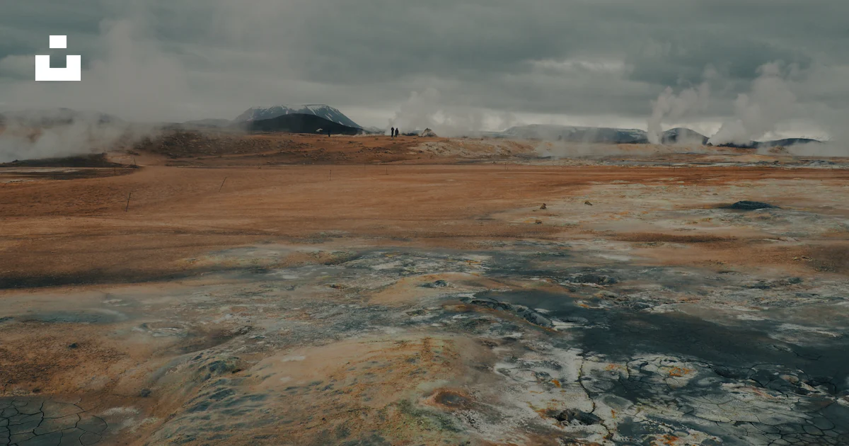 La vapeur s’élève du sol dans une zone stérile photo – Photo Hverir ...