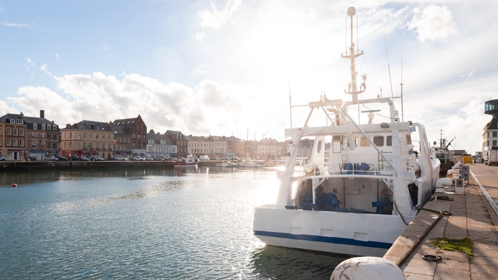 a boat is docked in the water near a city