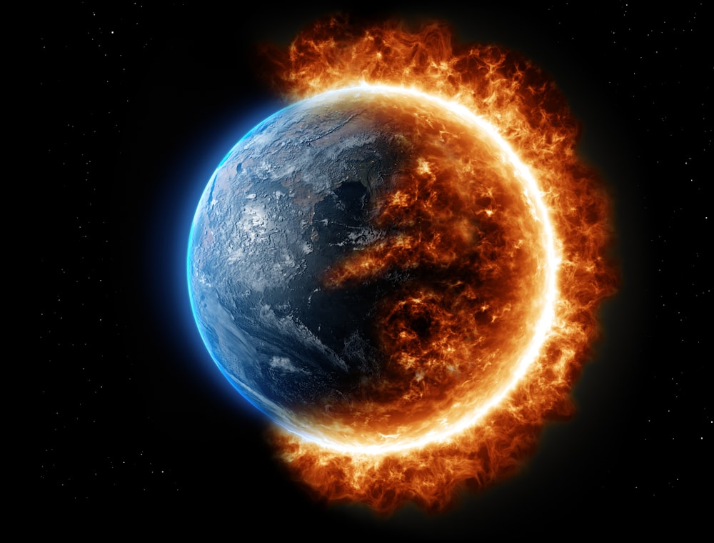 Ein Bild der Erde in einem Feuerring