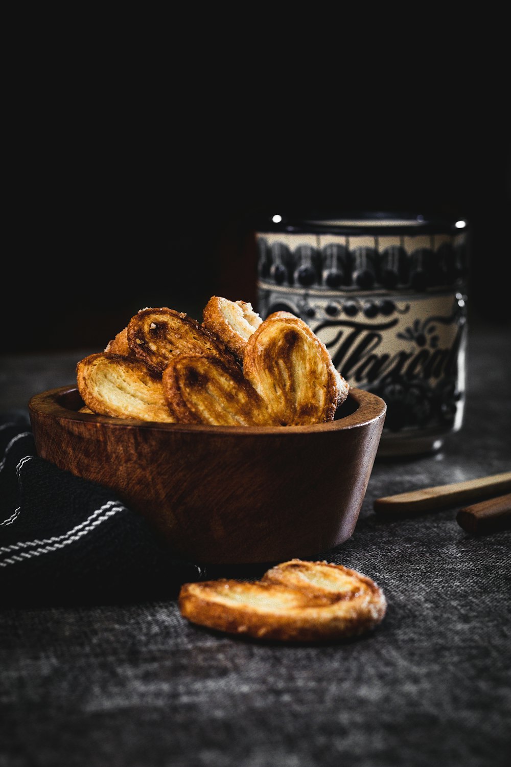 a wooden bowl filled with slices of bread