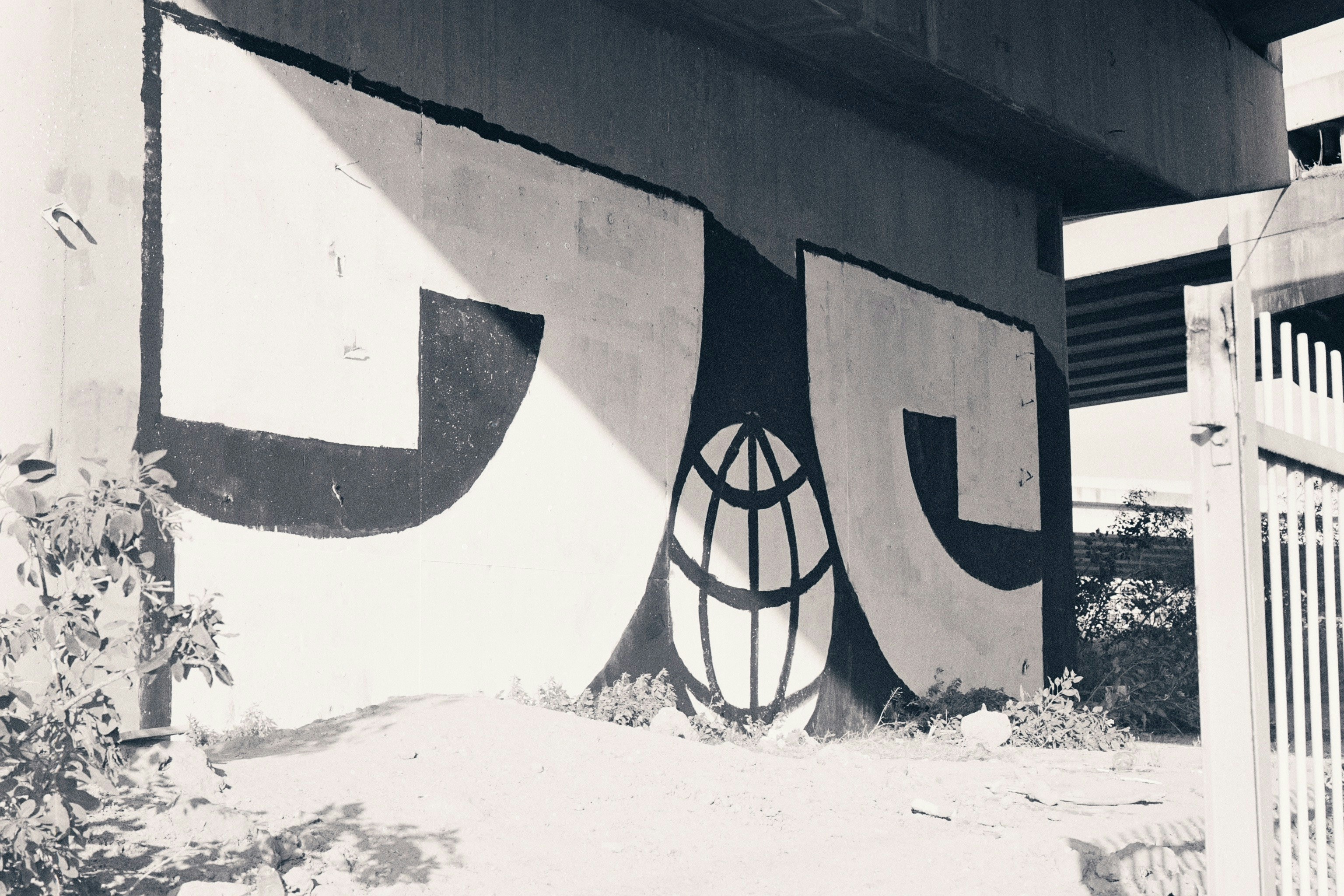 photo-1653549549427-6a423b410ac0?ixid=M3