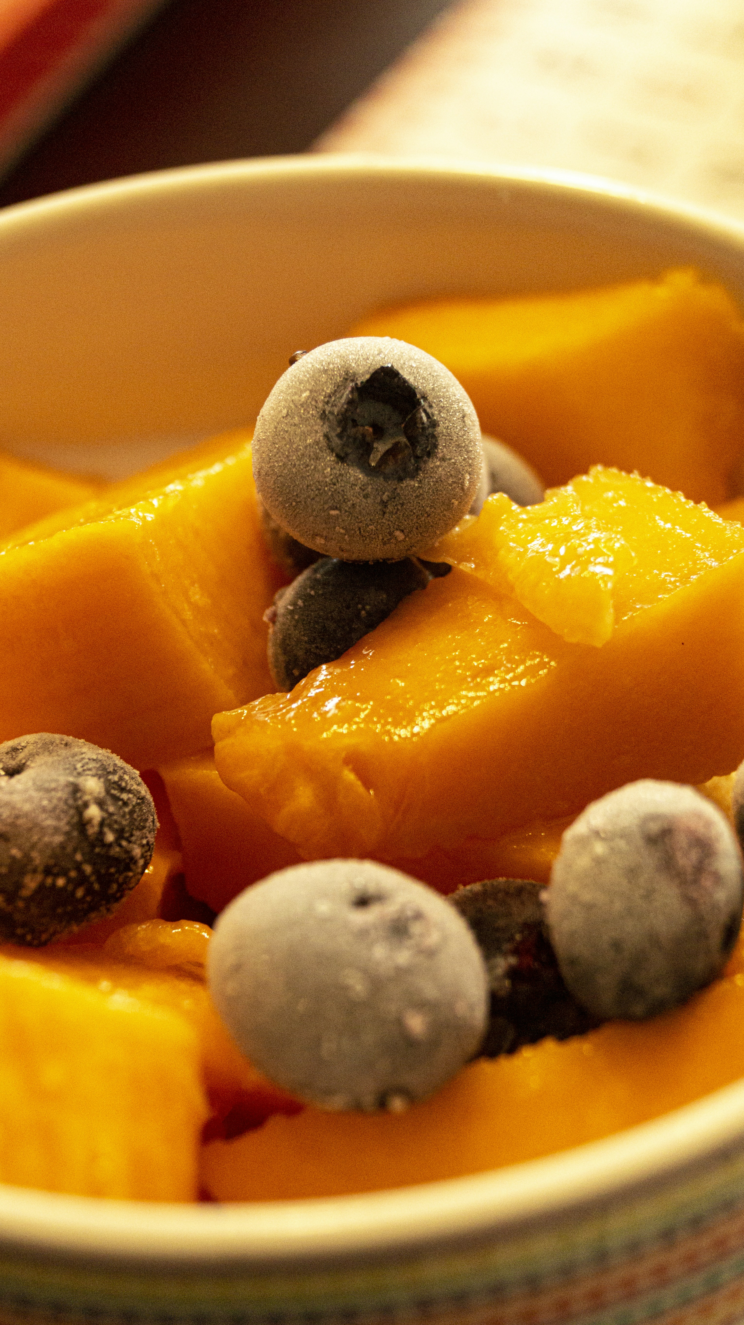 Papaya and blueberries salad