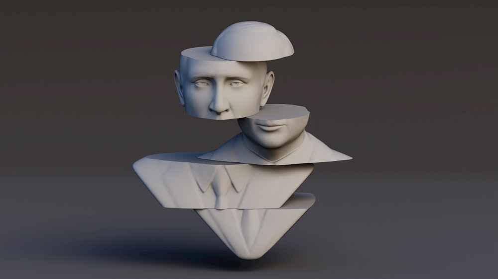 Una scultura di un uomo con un cappello in testa