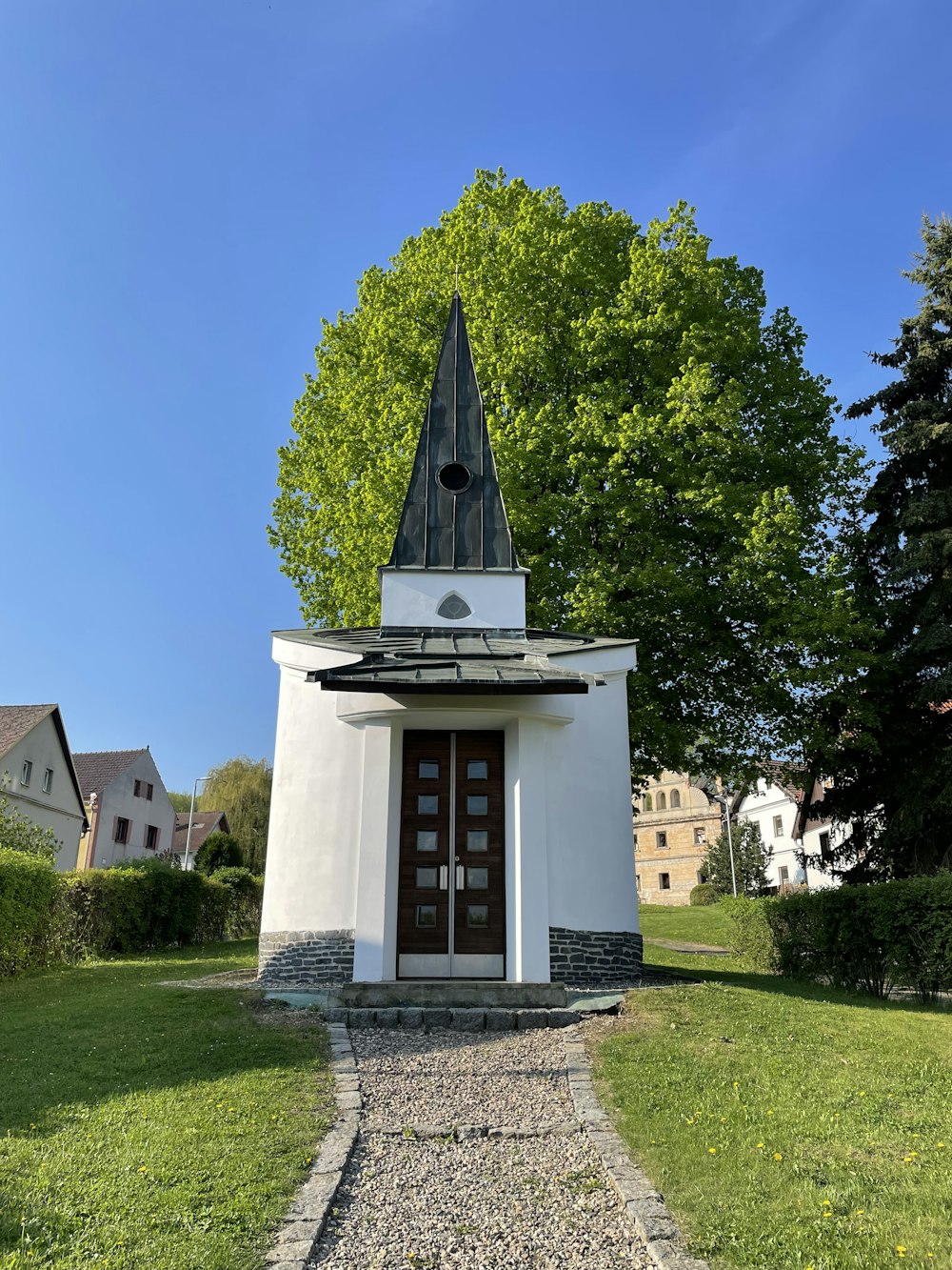 a small white building with a steeple on top of it