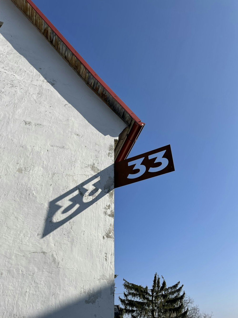 a street sign on the side of a building