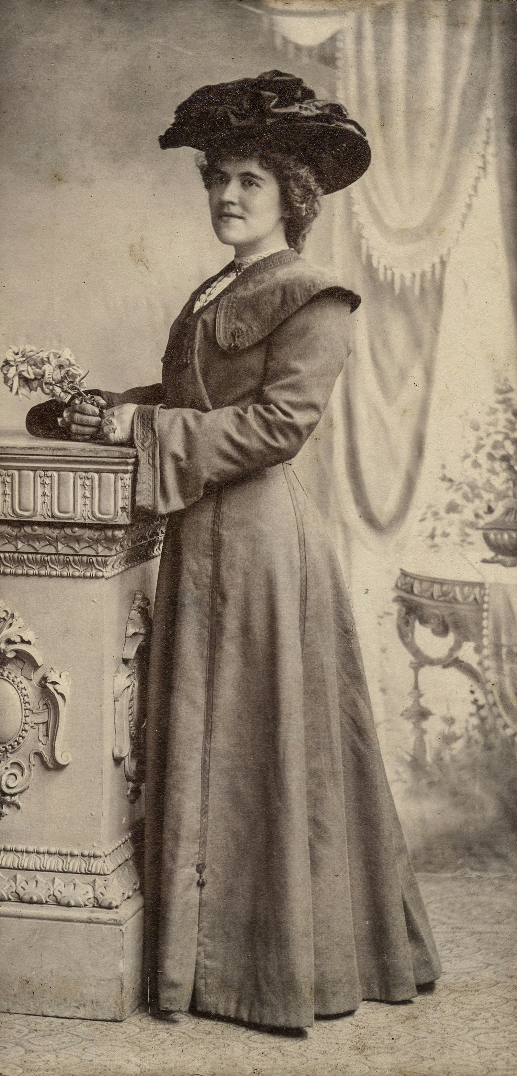 The History and Significance of Empty Top Hats in Fashion and Culture