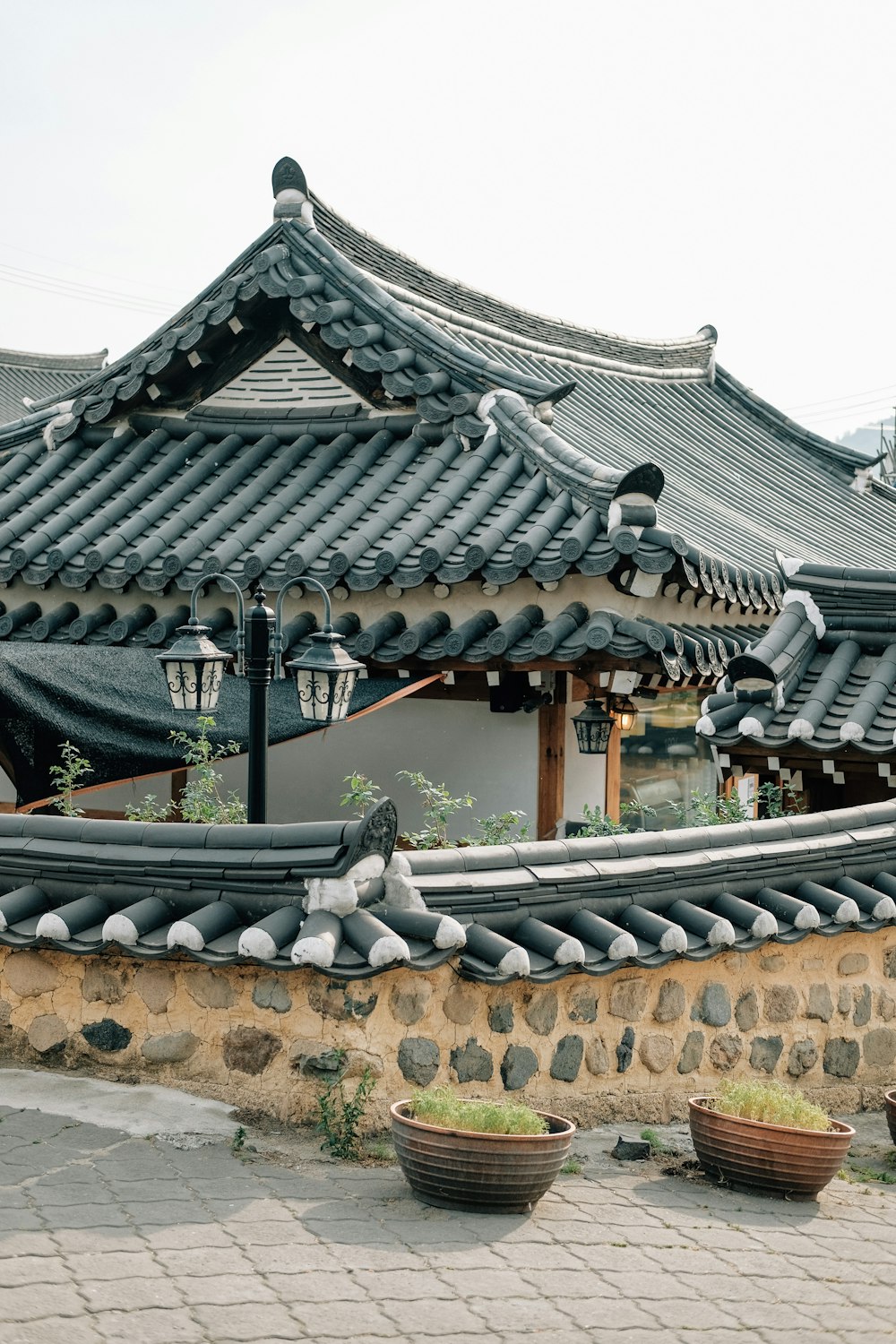 a building that has a lot of roof tiles on it