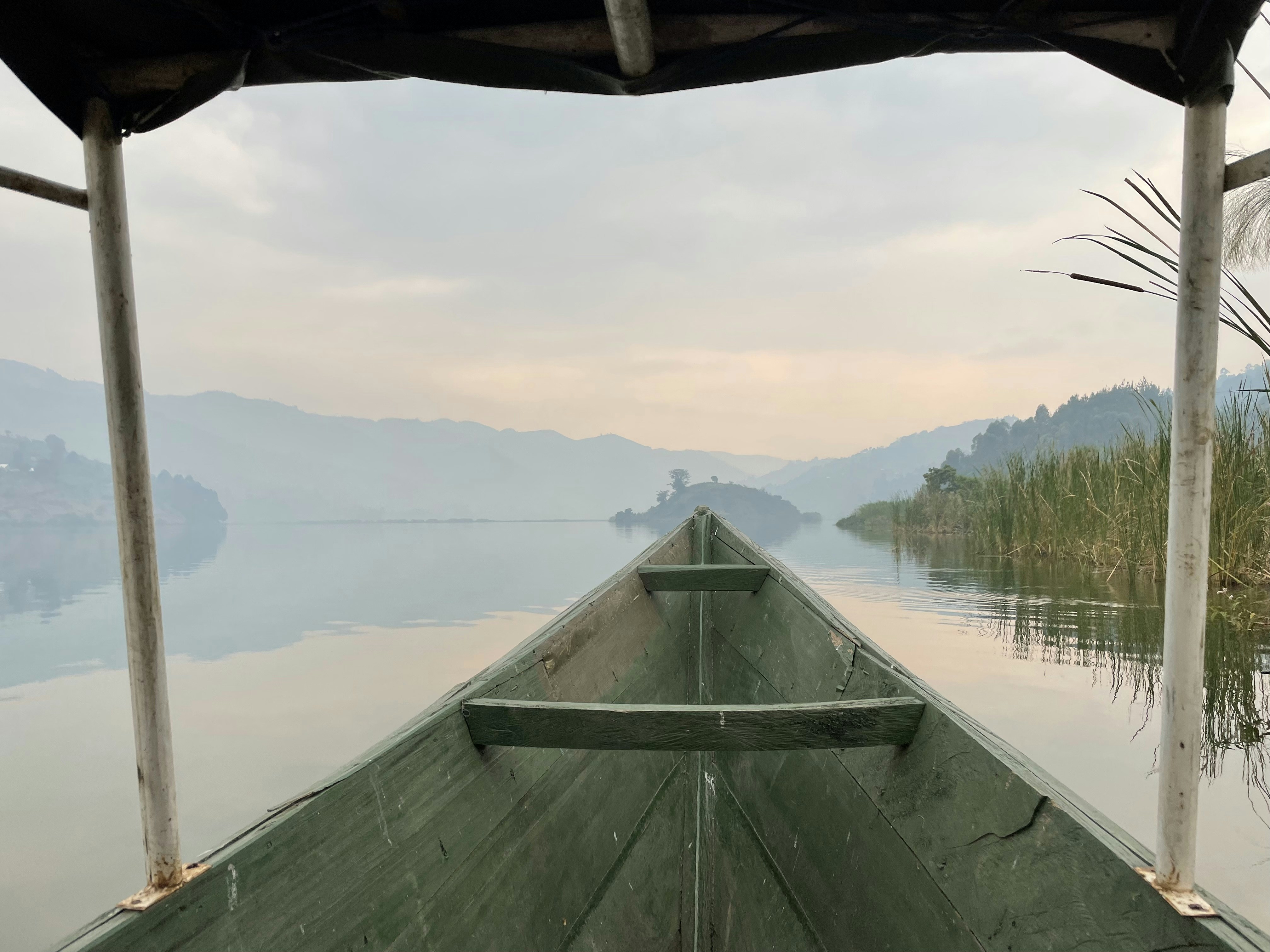A boat that is sitting in the water photo – Free Bwindi Image on Unsplash