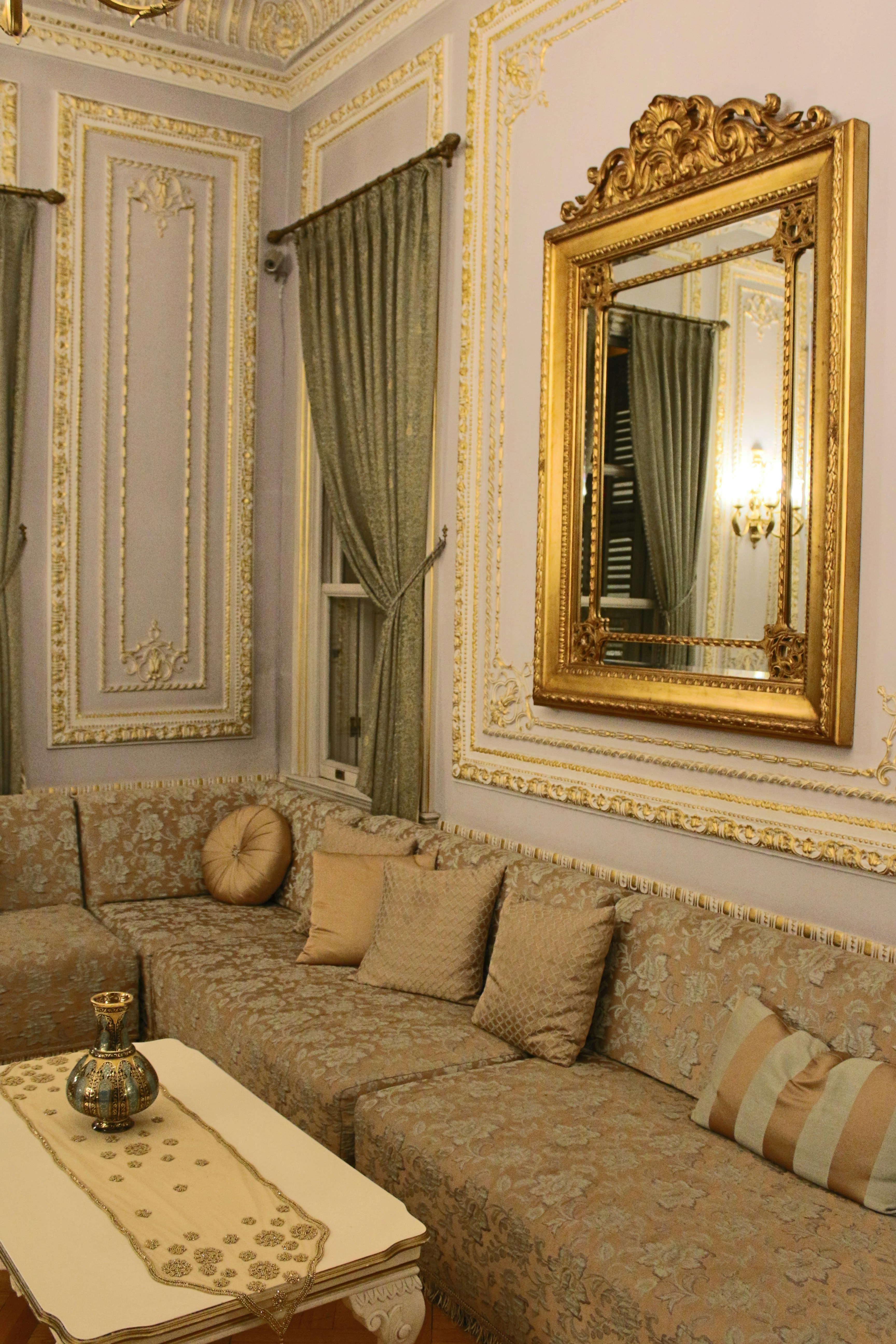 Stylish room interior at Hotel Flora