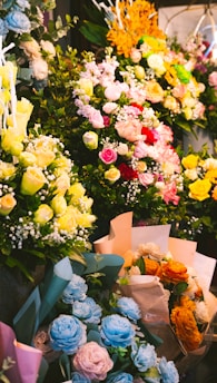 a bunch of flowers that are sitting on a table
