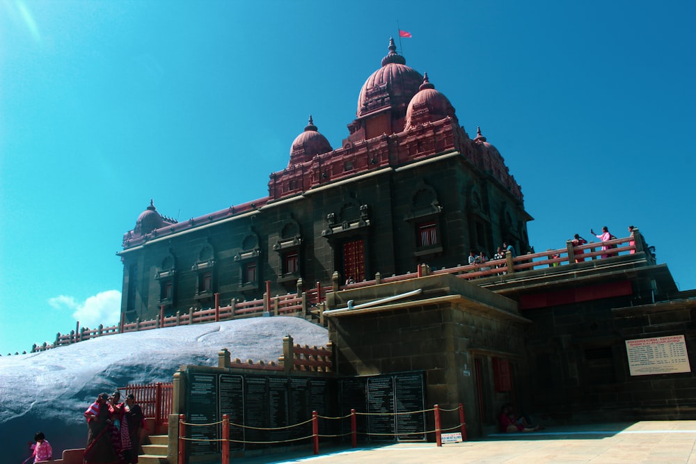 a large building with a sky background