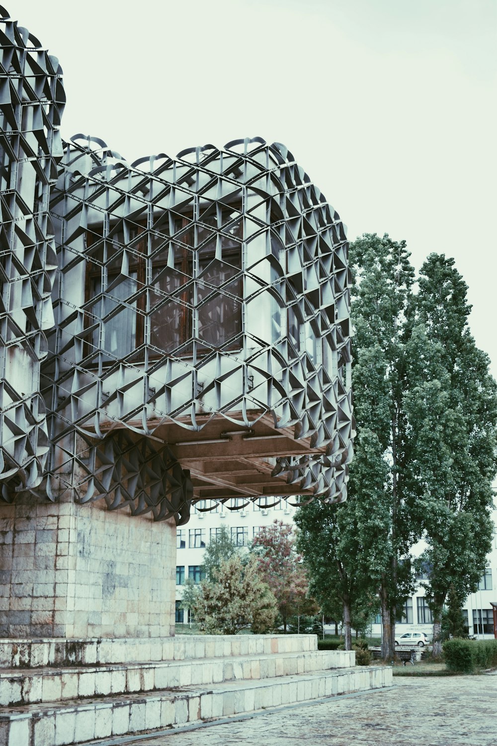 a sculpture of a horse with a building in the background