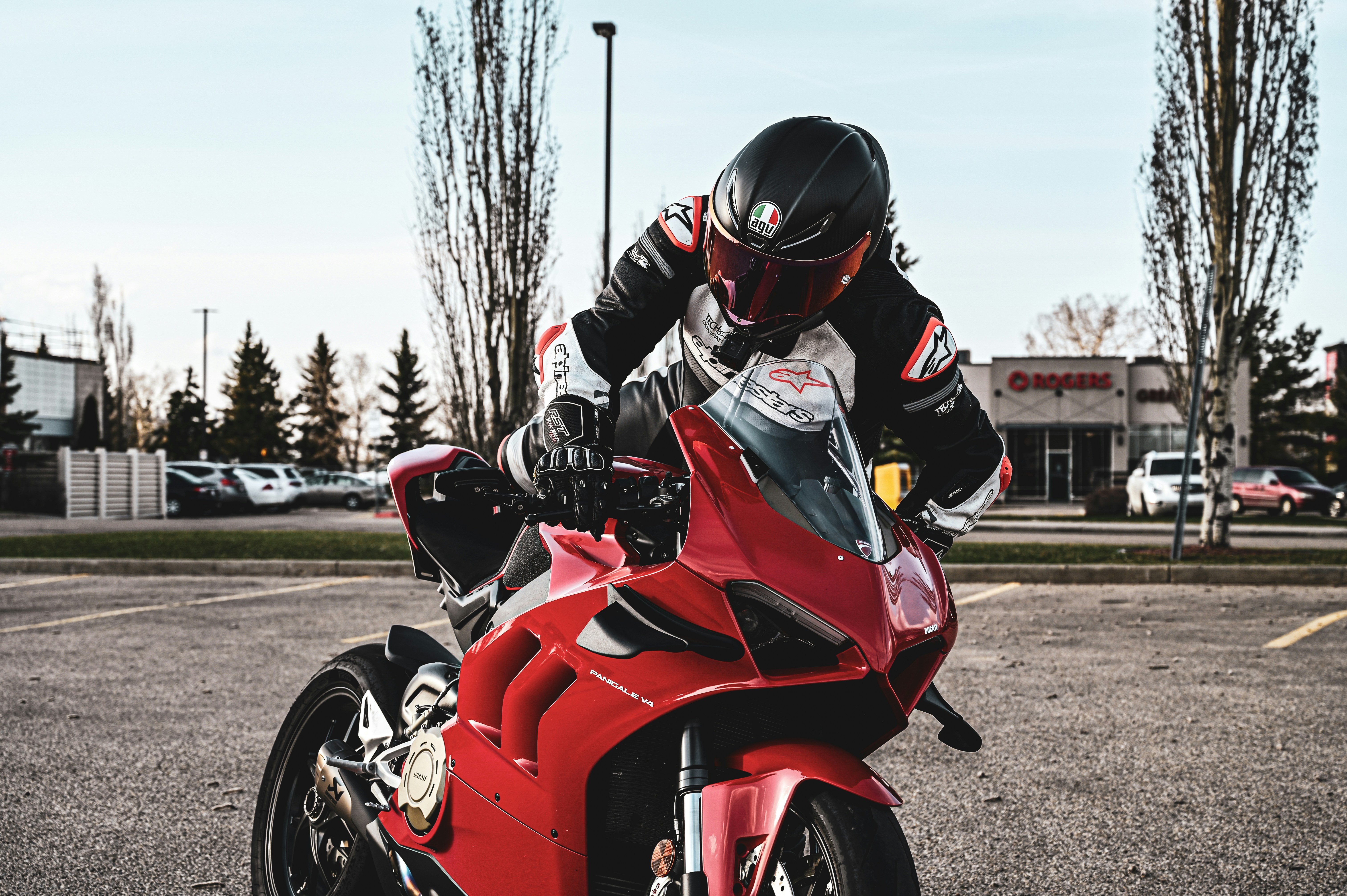 Photo by ronnzymoto