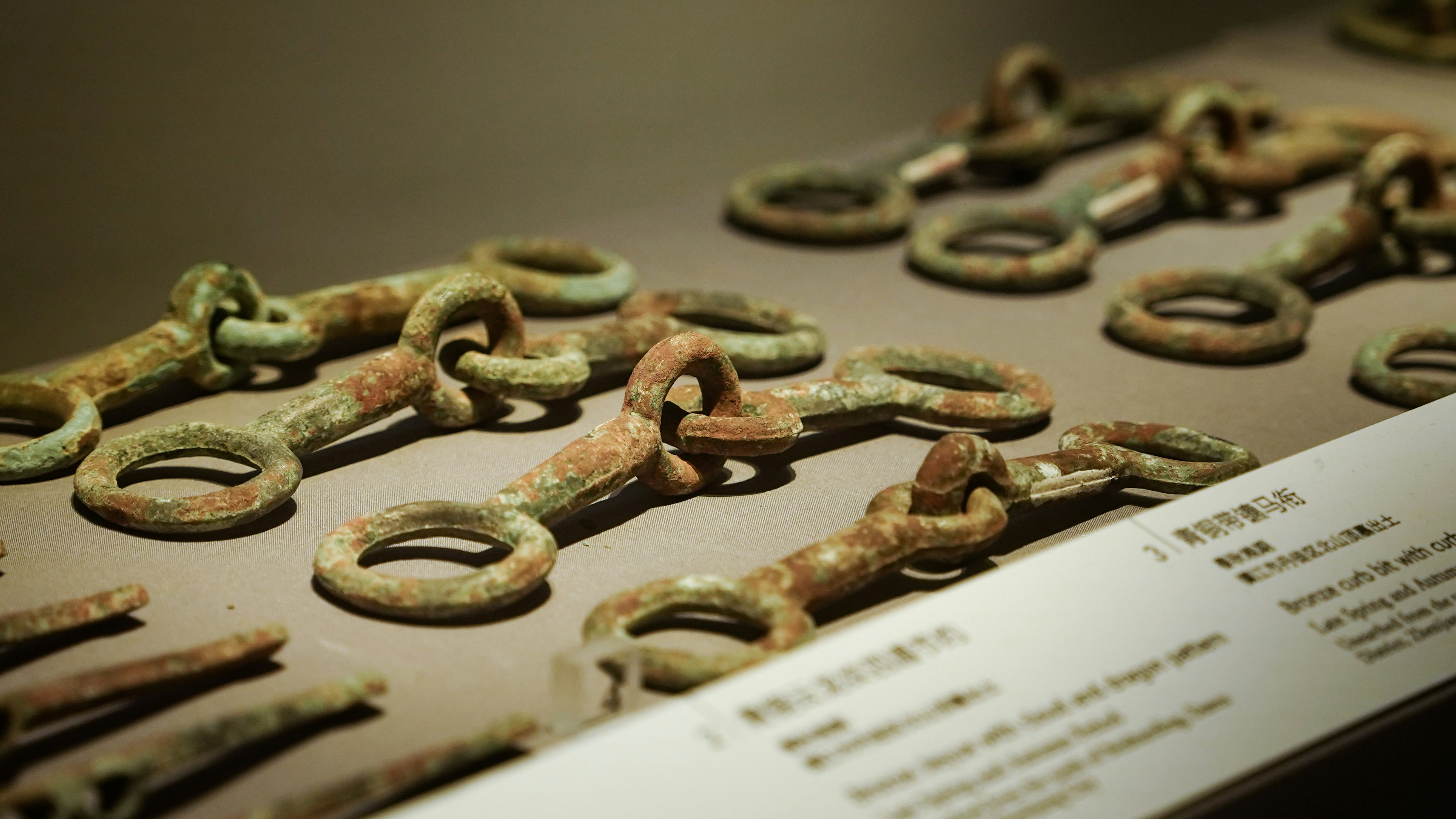a bunch of rusty metal chains sitting on top of a table