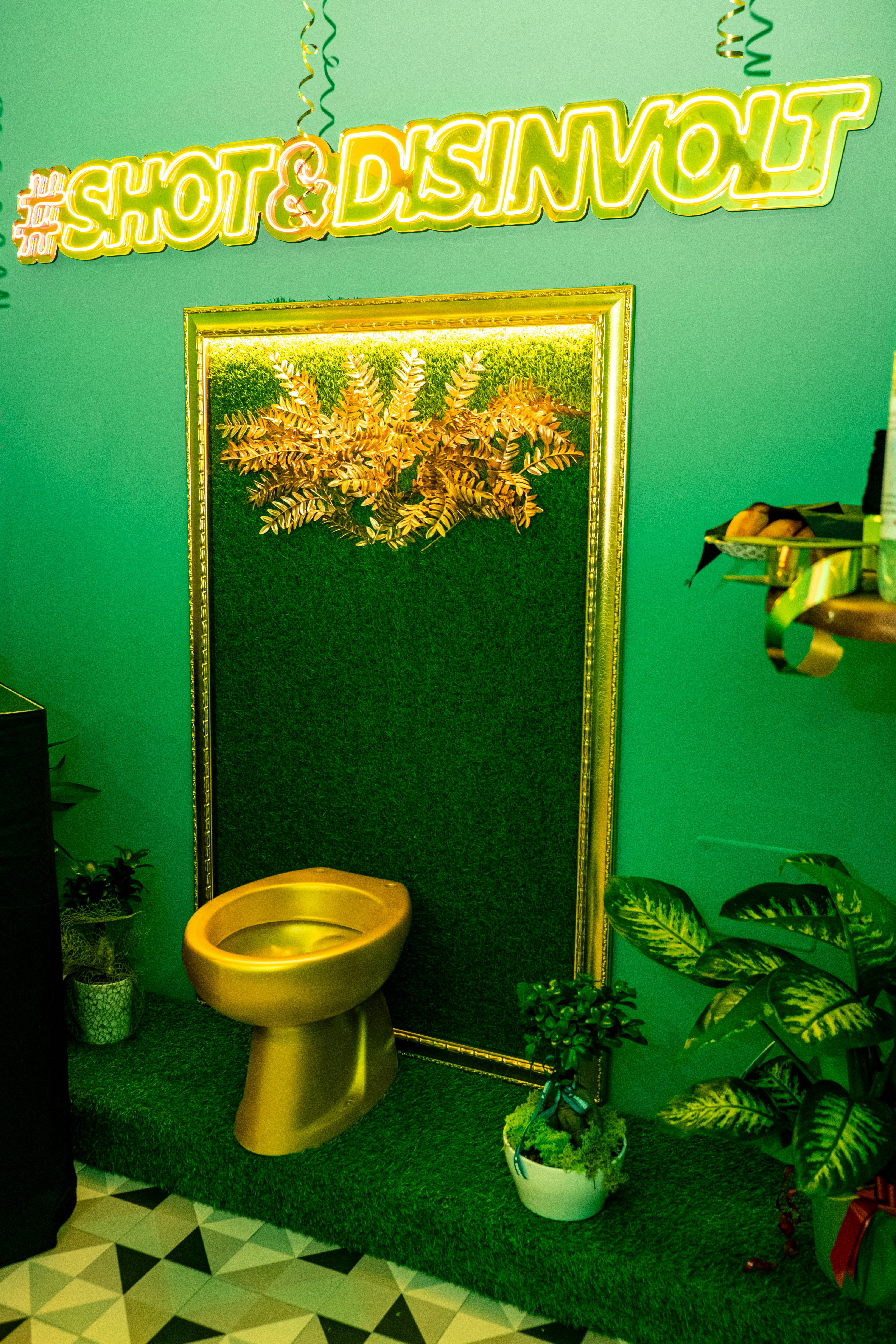 emerald green bathroom, wallpaper, Emerald Green Bathroom: Decorating Ideas 6