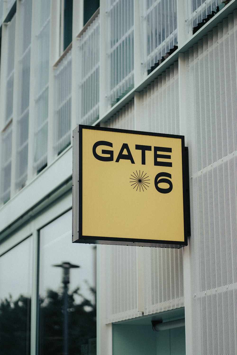 a sign on the side of a building that says gate 6