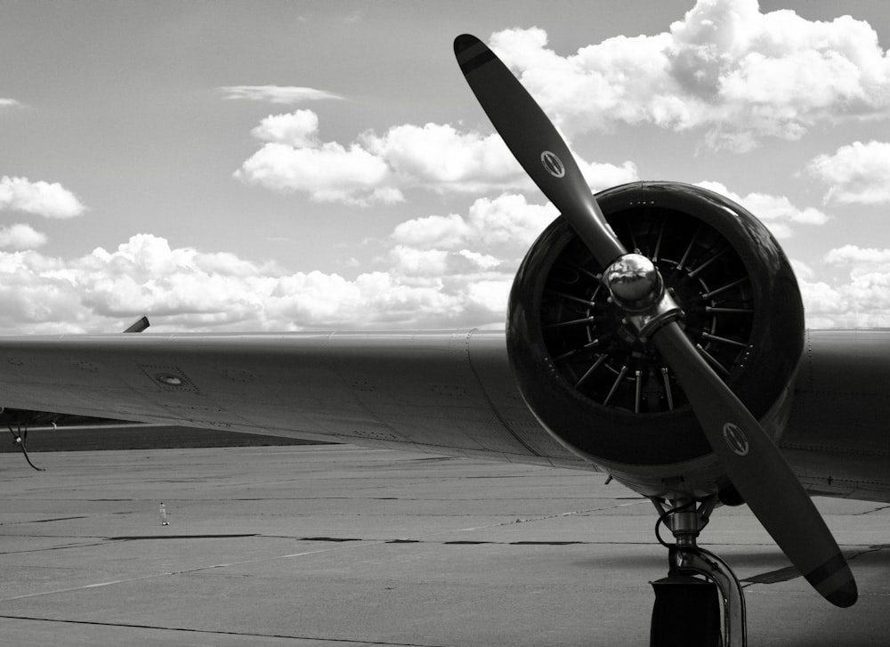 a propeller plane sitting on top of an airport tarmac