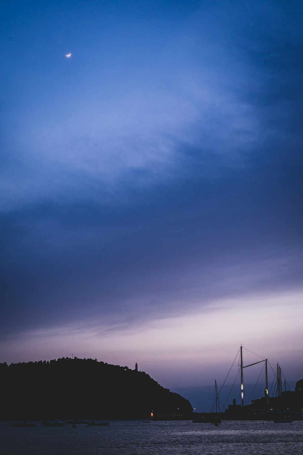 a boat is sitting in the water under a cloudy sky