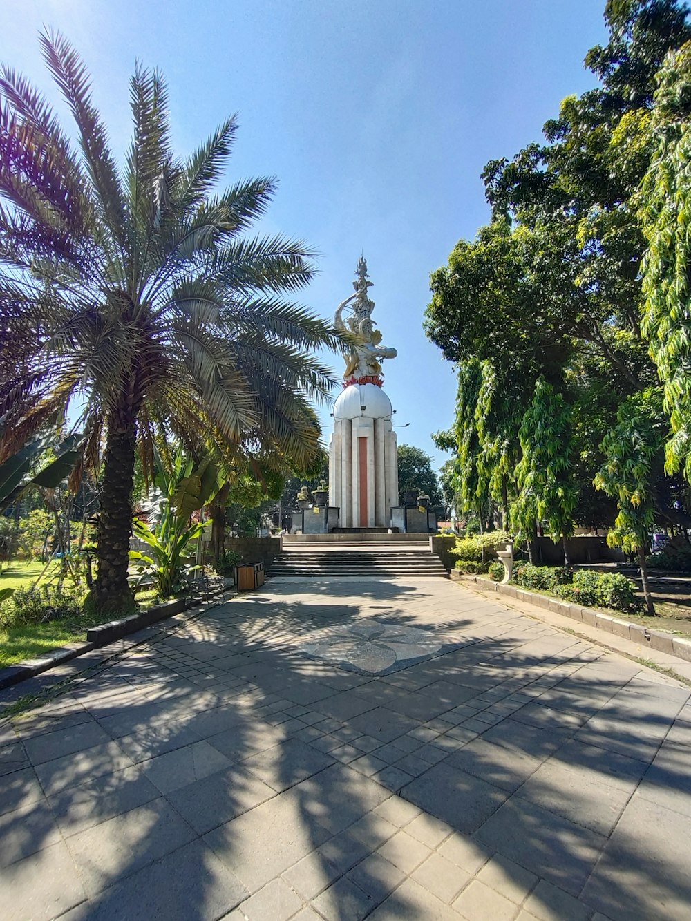 a large white building surrounded by palm trees