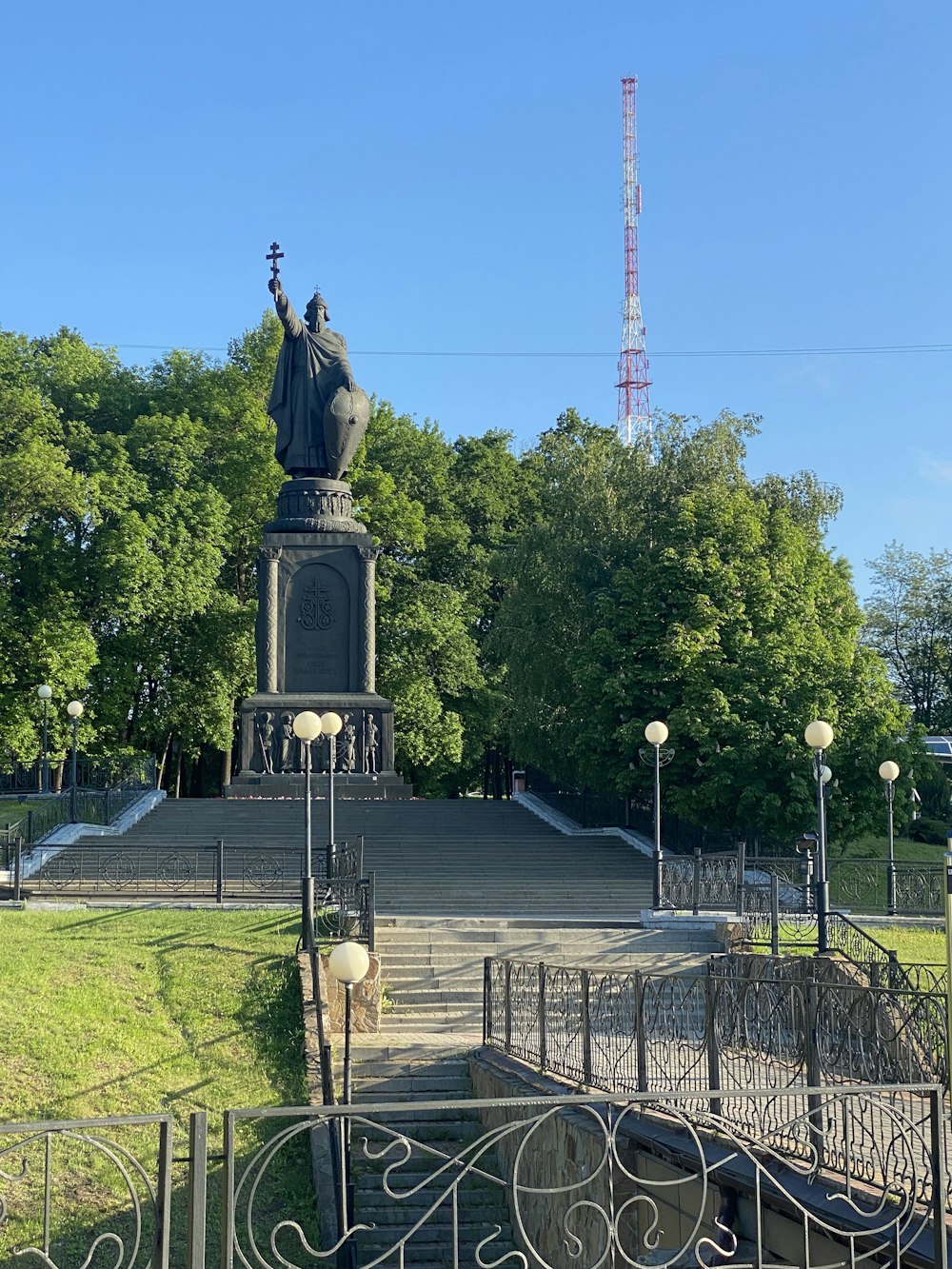 a statue of a man on a pedestal in a park