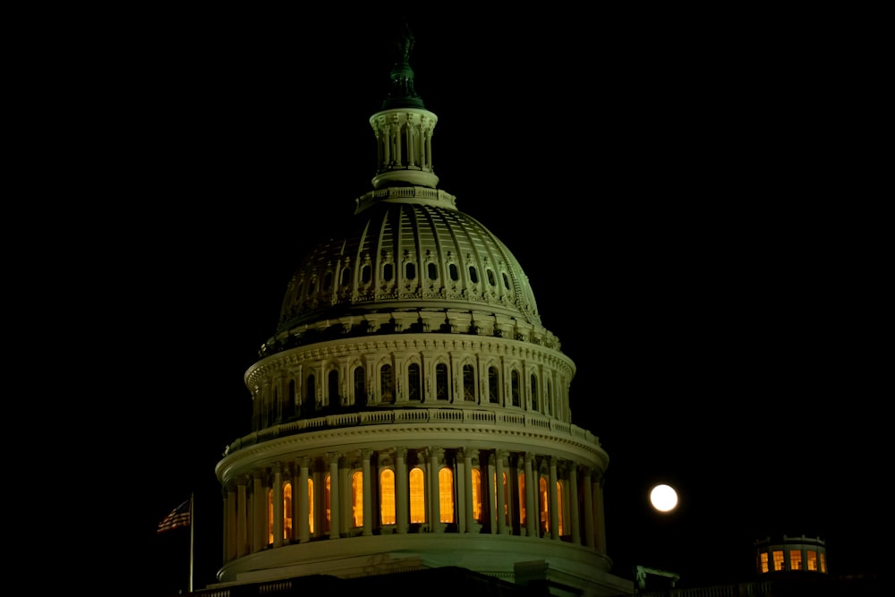 the dome of the capitol building lit up at night
