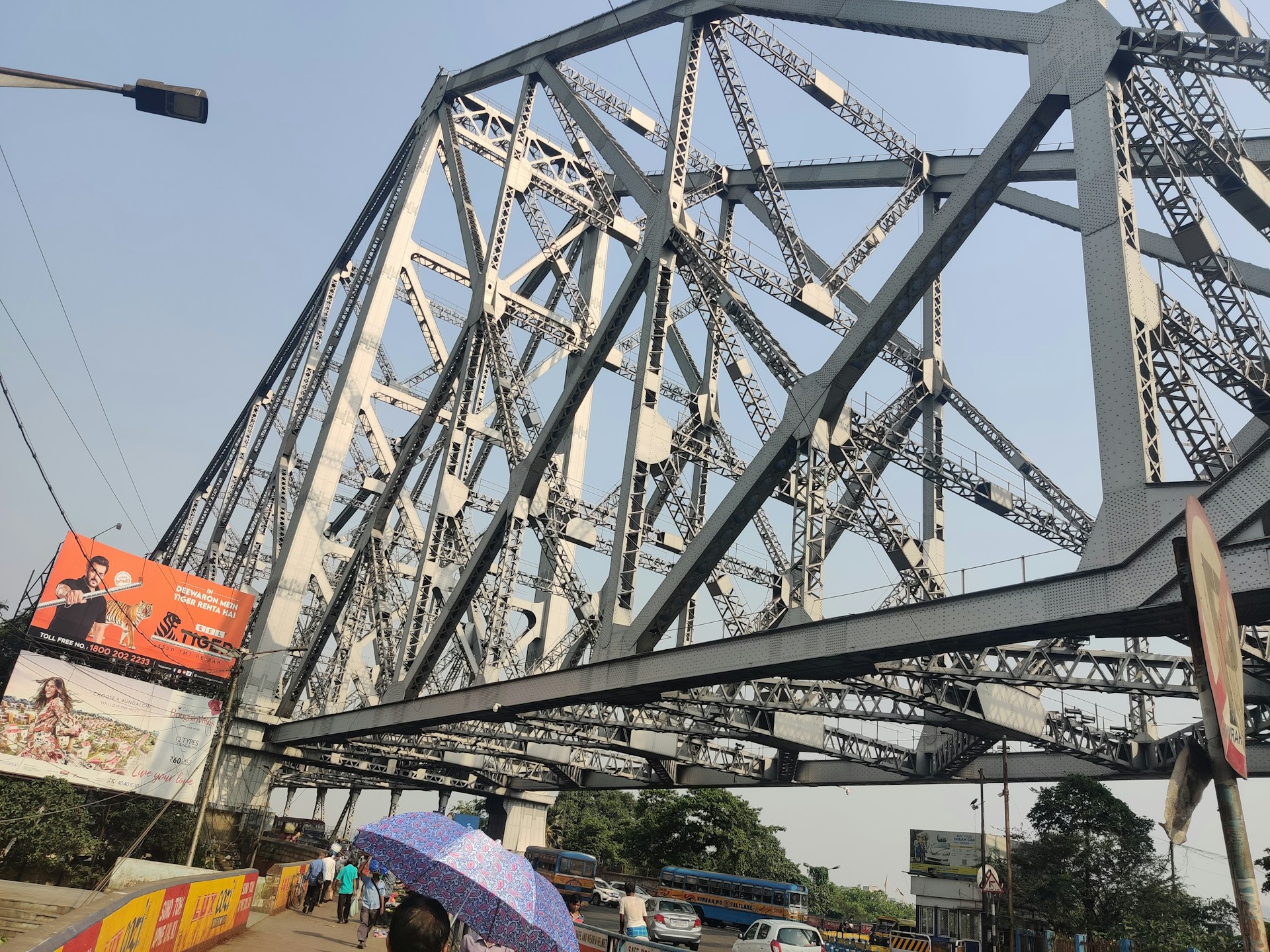 a bridge that has a bunch of people under it