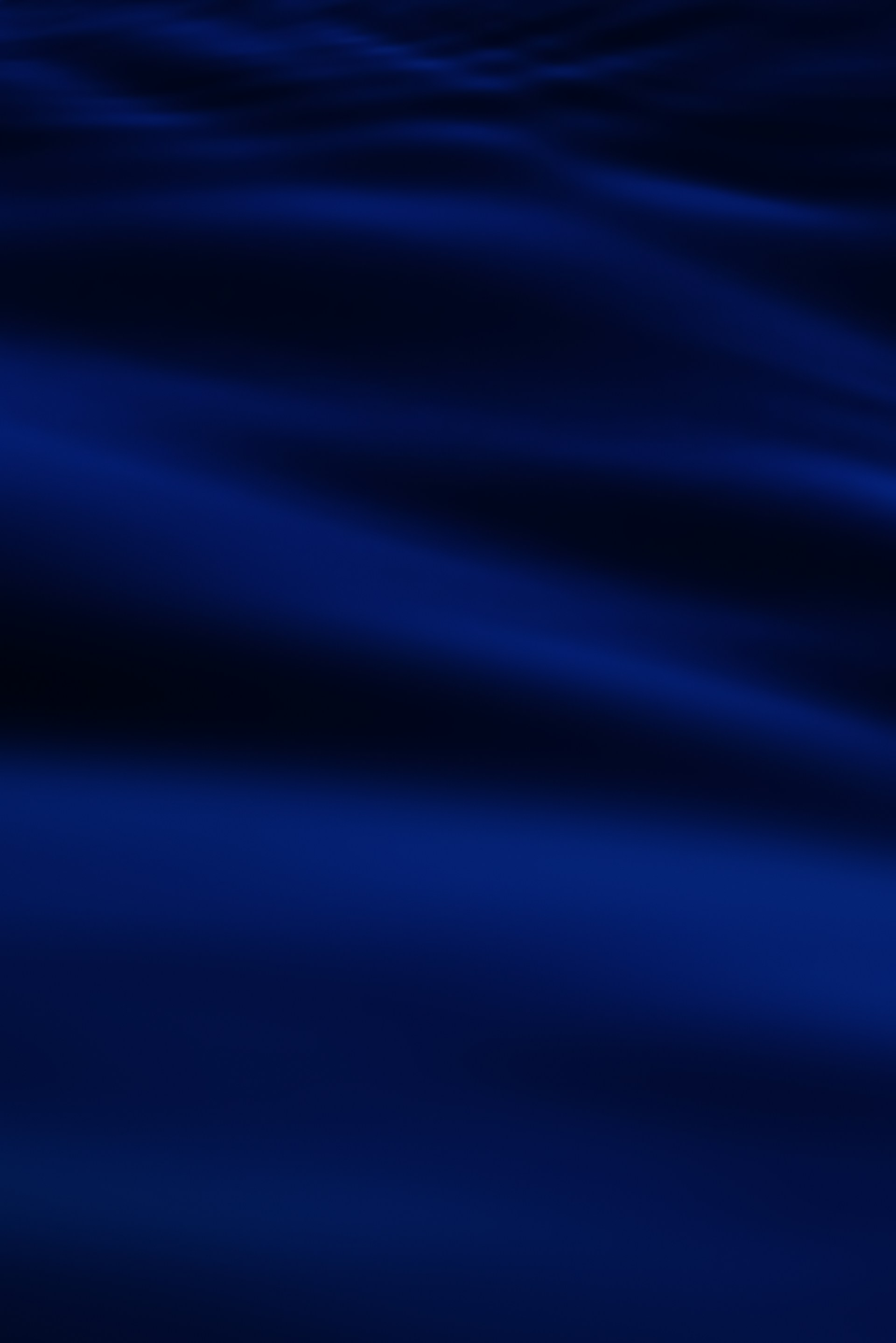 a blurry photo of a blue ocean with waves