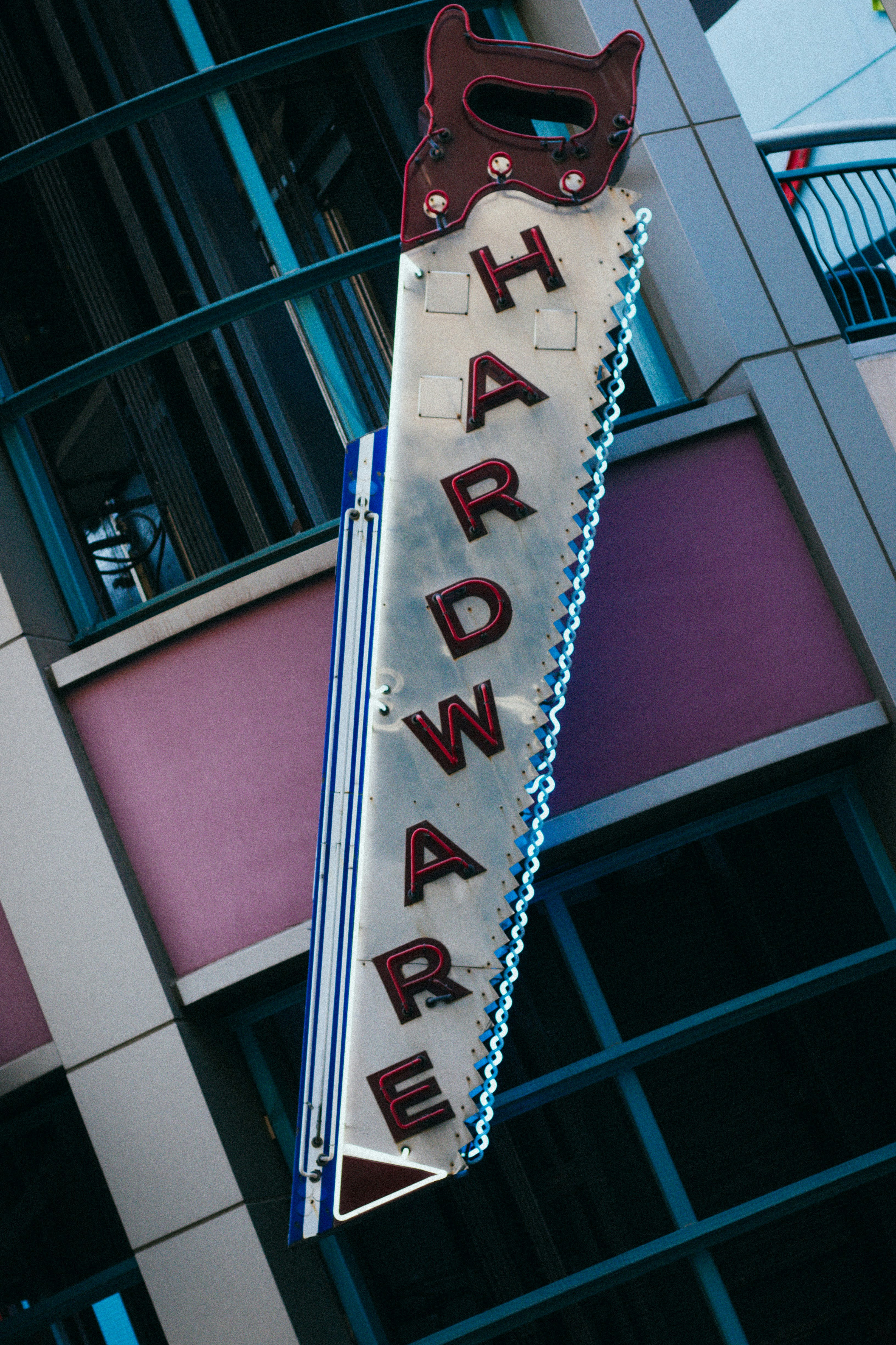 השכרת מסורי שרשרת בנזין | אטלן השכרת כלי עבודה