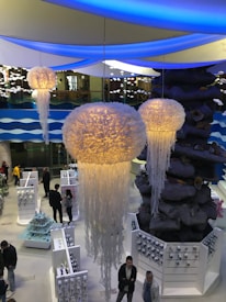 Photo of Sharl Noboa explaining oceanographic data at the cultural center.