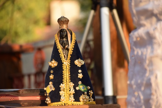 a statue of a person wearing a crown on top of a table