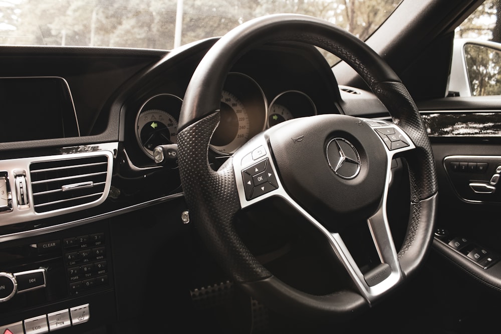 a steering wheel and dashboard of a mercedes benz benz benz benz benz benz benz benz
