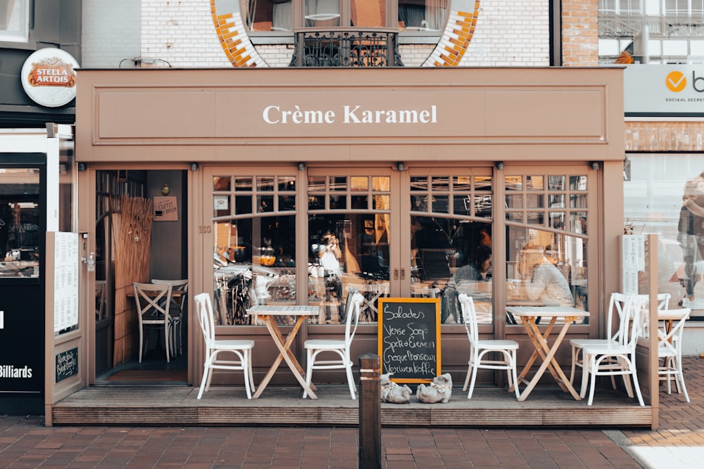 a restaurant with a sign that says creme karmiel