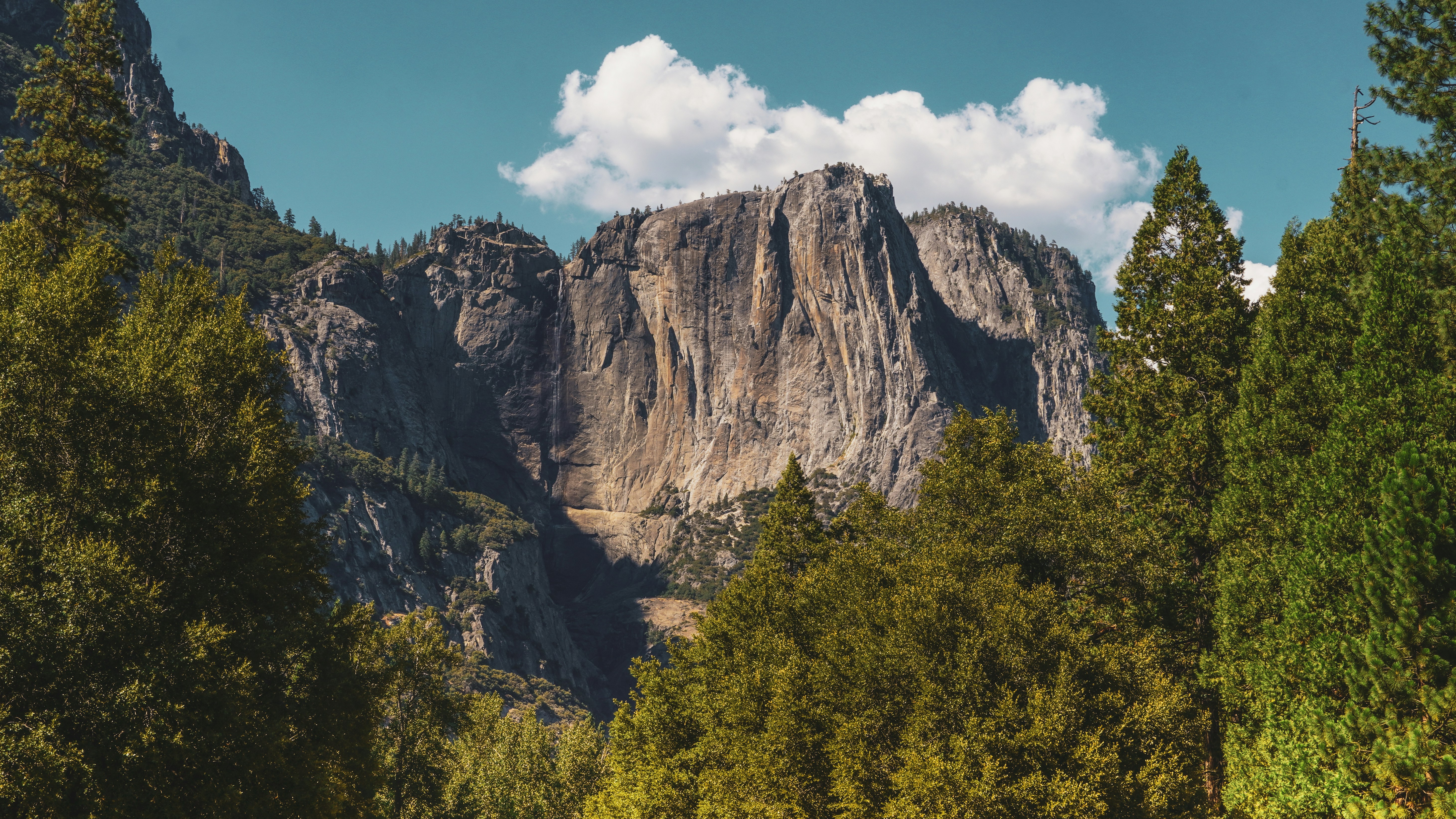 Photo by adrianvalverdem