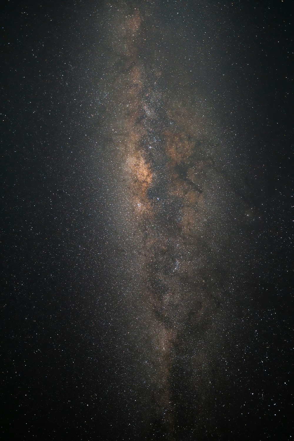 uma foto de longa exposição do céu noturno