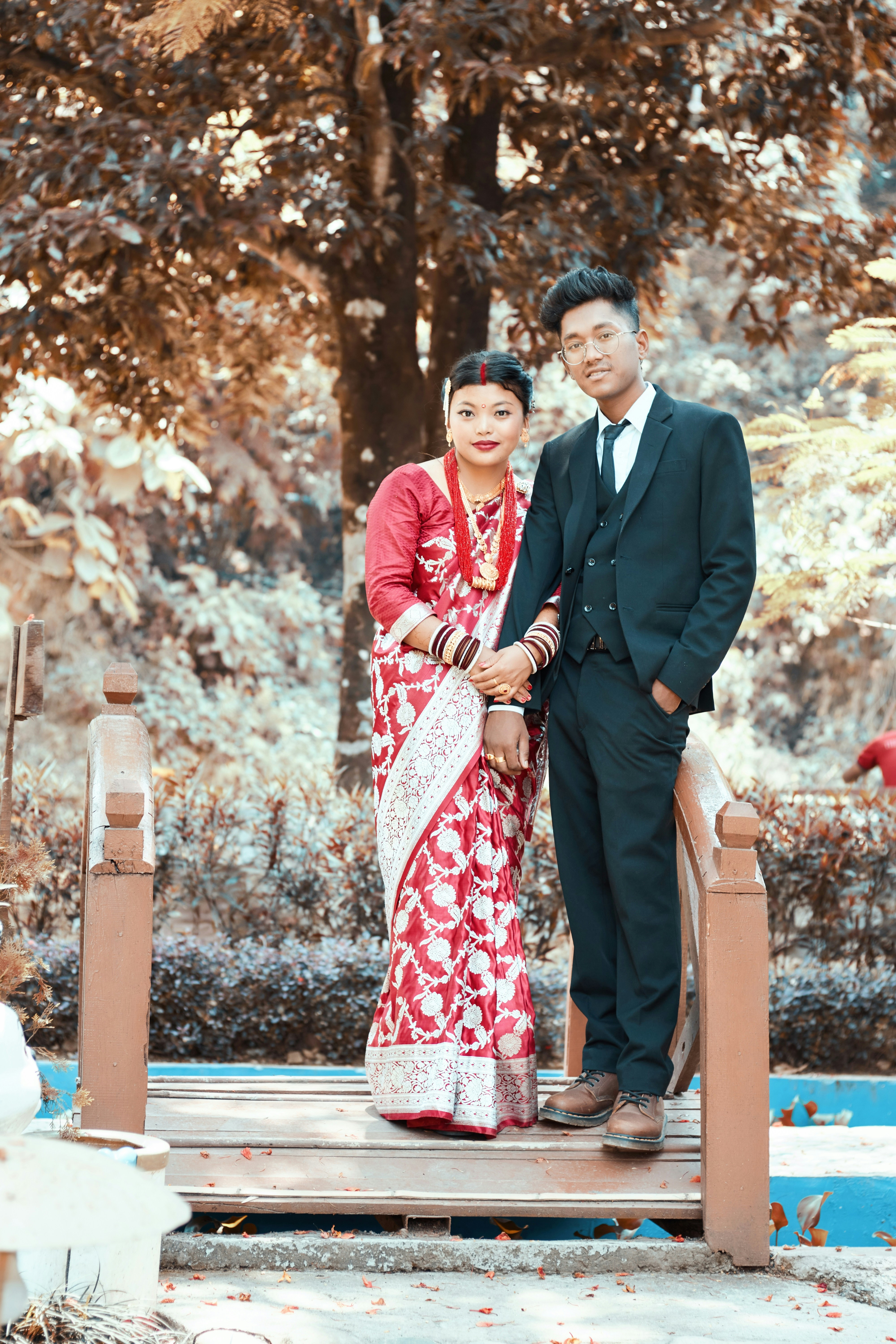 A man and a woman standing on a bridge photo – Free Woman Image on Unsplash