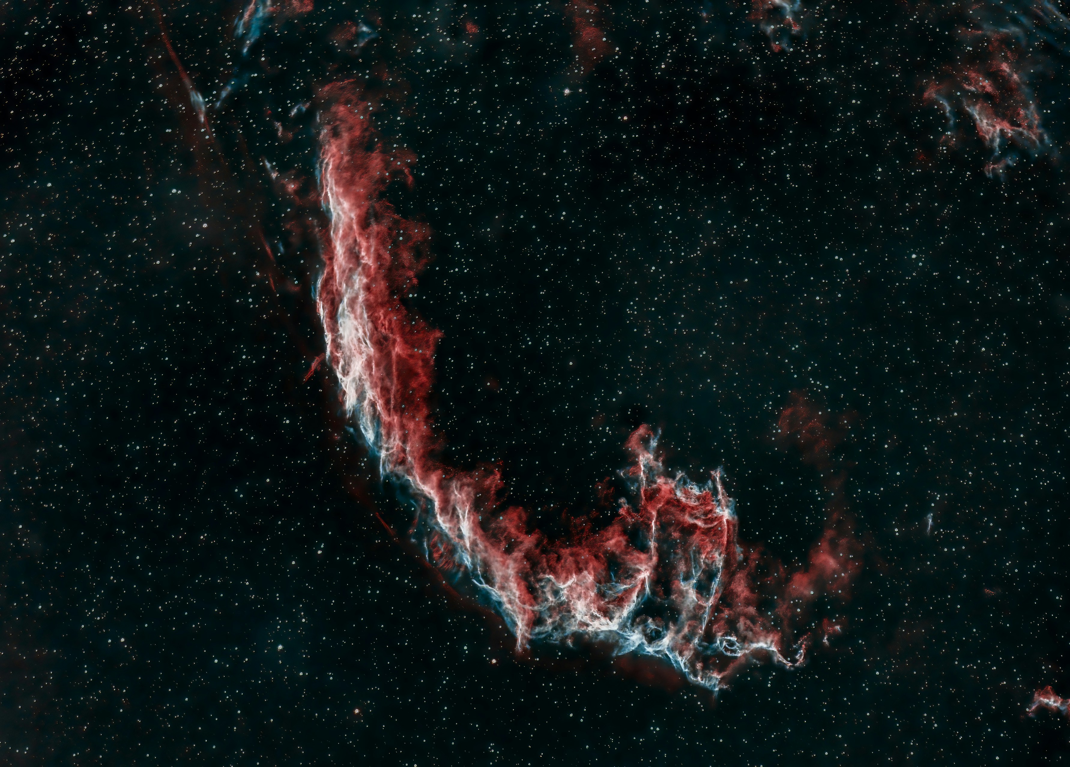 NGC 6995 est un renforcement au sud de la Grande Dentelle du Cygne, une partie d’un rémanent de supernova dans la constellation du Cygne.