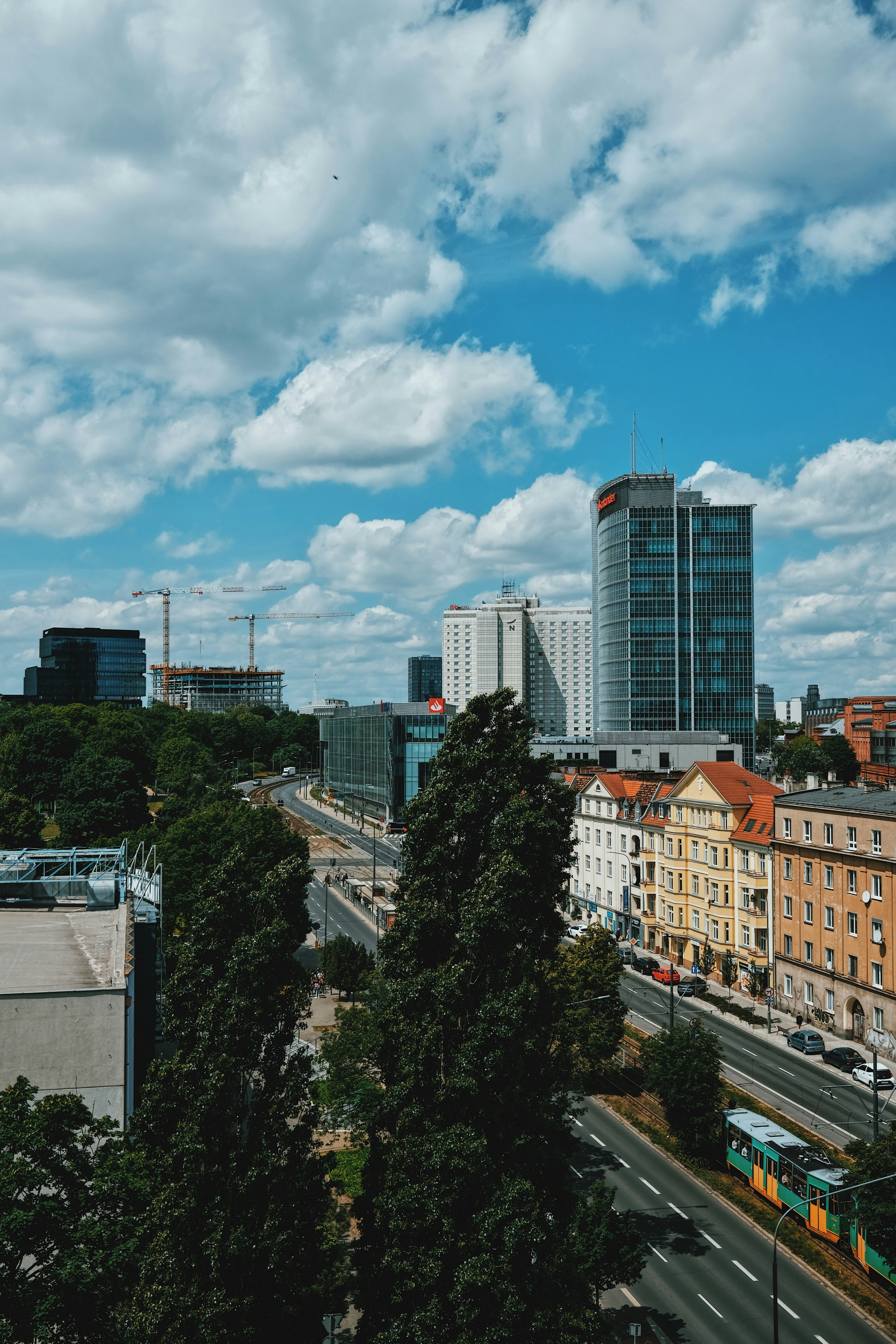 高層ビルのある街の眺め